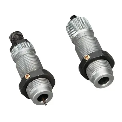 Sada 2ks puškových matric v ráži 9,3x64 Brenneke. Obsahuje matrici celoformátovací a usazovací. Standardní závit 7/8"-14.